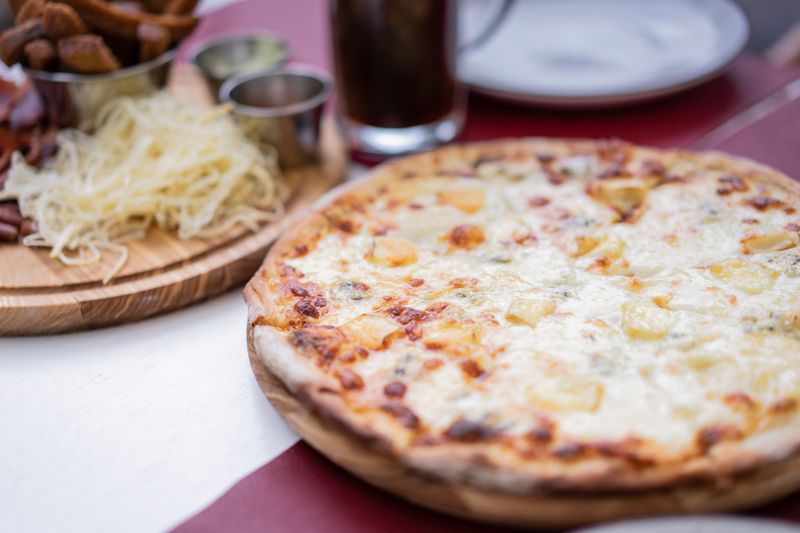 Four Cheese pizza quattro formaggi